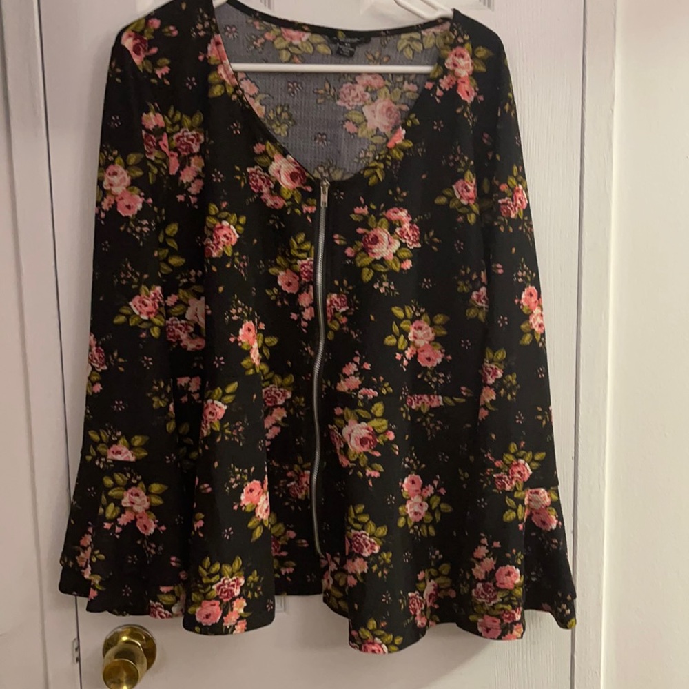 Black and pink bell sleeve peplum top